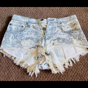 Short shorts with fun Pattern!